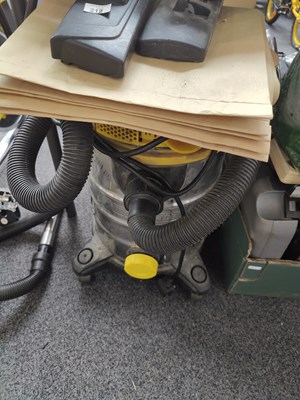 Lot 212 - Shop vac with spare accessories