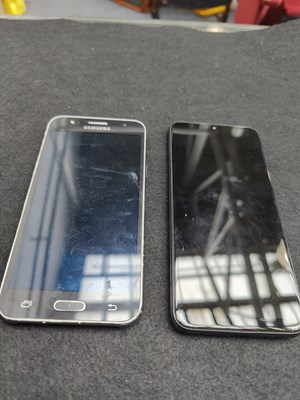 Lot 152 - 2 mobile phones full reset