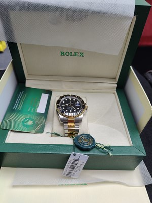 Lot 147 - Watch bearing rolex logos in display box