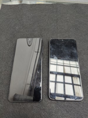 Lot 143 - 2 mobile phones fully reset