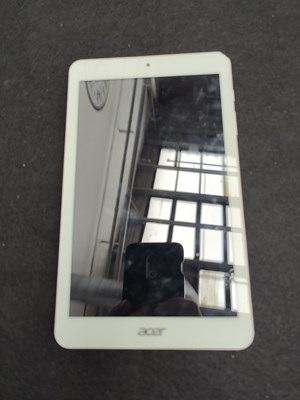 Lot 140 - Acer tablet fully reset