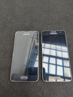 Lot 139 - 2 mobile phones fully reset