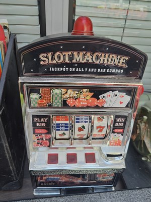 Lot 201 - Miniature retro style slot machine
