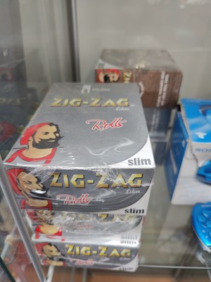 Lot 111 - 6 boxes of assorted zig zag papers