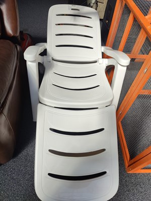 Lot 224 - Outsunny large sun lounger in white plastic