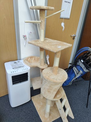 Lot 228 - Large cat play tower