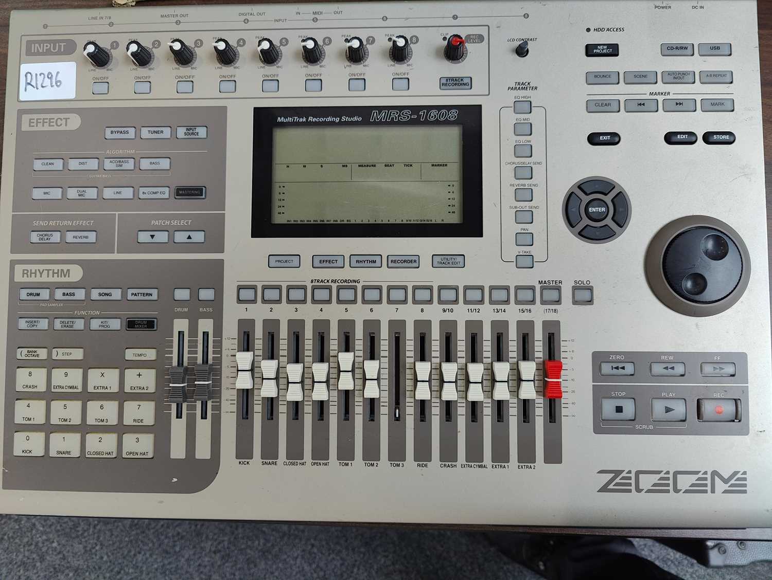 Lot 14 - Zoom multi track recording studio mrs-1608 unit only