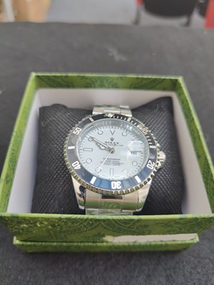 Lot 180 - Watch bearing rolex logo