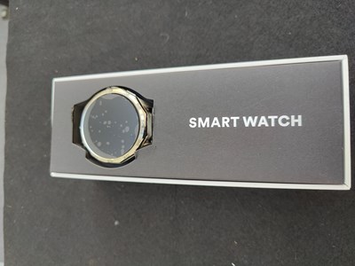 Lot 191 - Smart watch in box