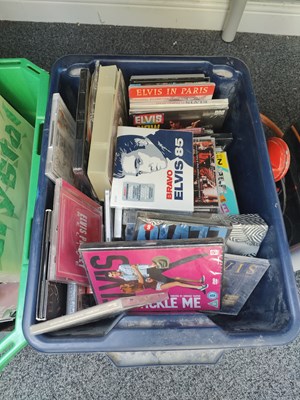 Lot 221 - Box of assorted Elvis items