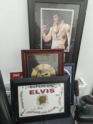 Lot 143 - Elvis bundle of pictures
