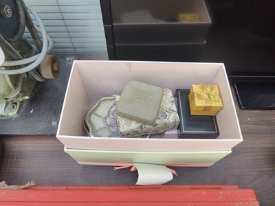 Lot 205 - Box containing costume jewellery