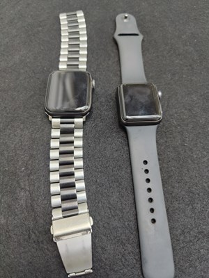 Lot 190 - Series 5 & series 3 Apple Watch