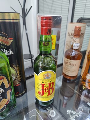 Lot 160 - J&B rare - a blend of the finest scotch whisky
