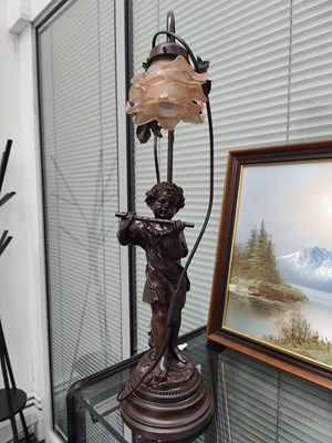 Lot 139 - Vintage lamp featuring flute playing child and pink rose shade