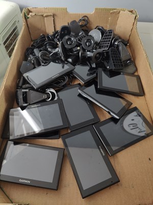 Lot 5 - 10 Garmin Ñuvi 2529 SatNavs & Mounts