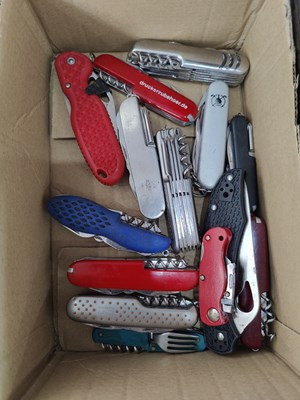 Lot 141 - Selection of Pen Knives