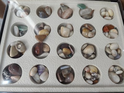 Lot 159 - Tray of Polished Stones